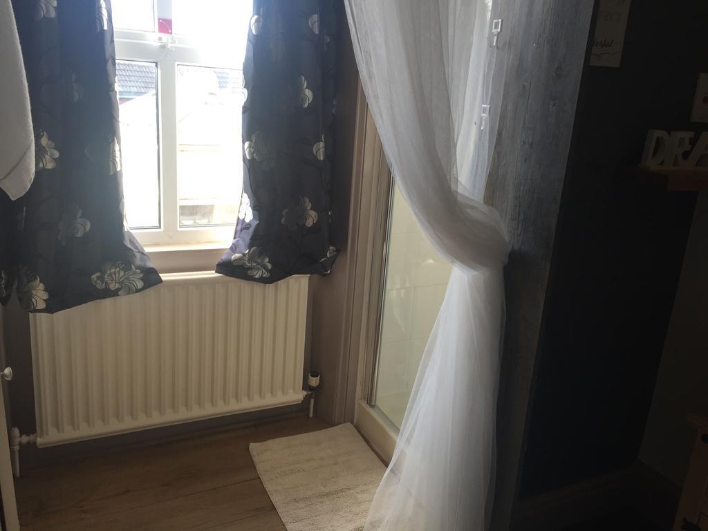 Dimple Well Lodge Hotel Wakefield Room photo